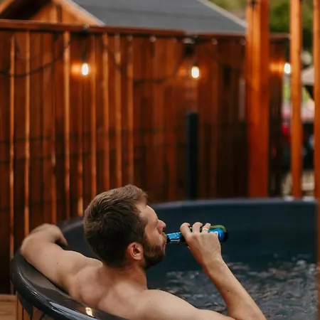 וילה Pod Wzgorzem Z Sauna, Jacuzzi I Basenem קודובה-זדרוי