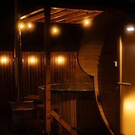 Pod Wzgorzem Z Sauna, Jacuzzi I Basenem קודובה-זדרוי